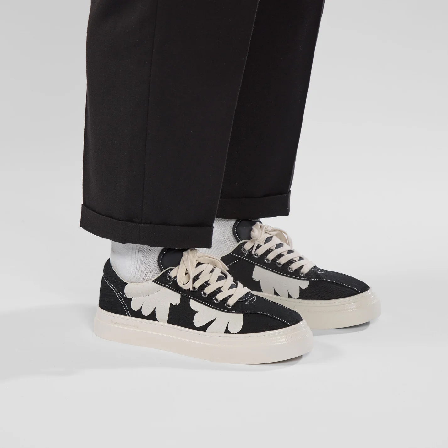 S.W.C DELLOW CUP SHROOMHANDS CANVAS BLACK-ECRU