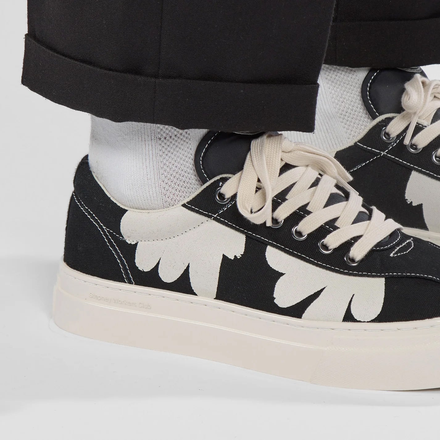 S.W.C DELLOW CUP SHROOMHANDS CANVAS BLACK-ECRU